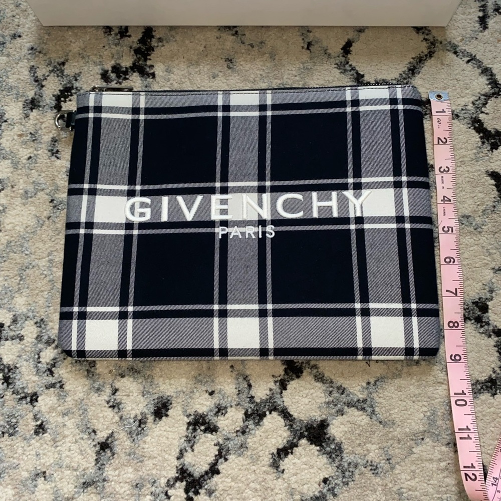 ‼️SOLD‼️GIVENCHY Black and White Plaid Pouch (UNISEX)‼️SOLD‼️ - Picture 5 of 9